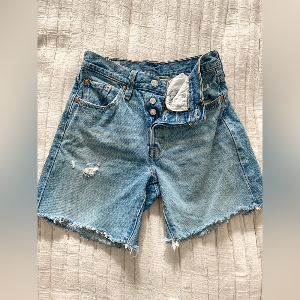 Levi’s 501 jeans shorts mid thigh